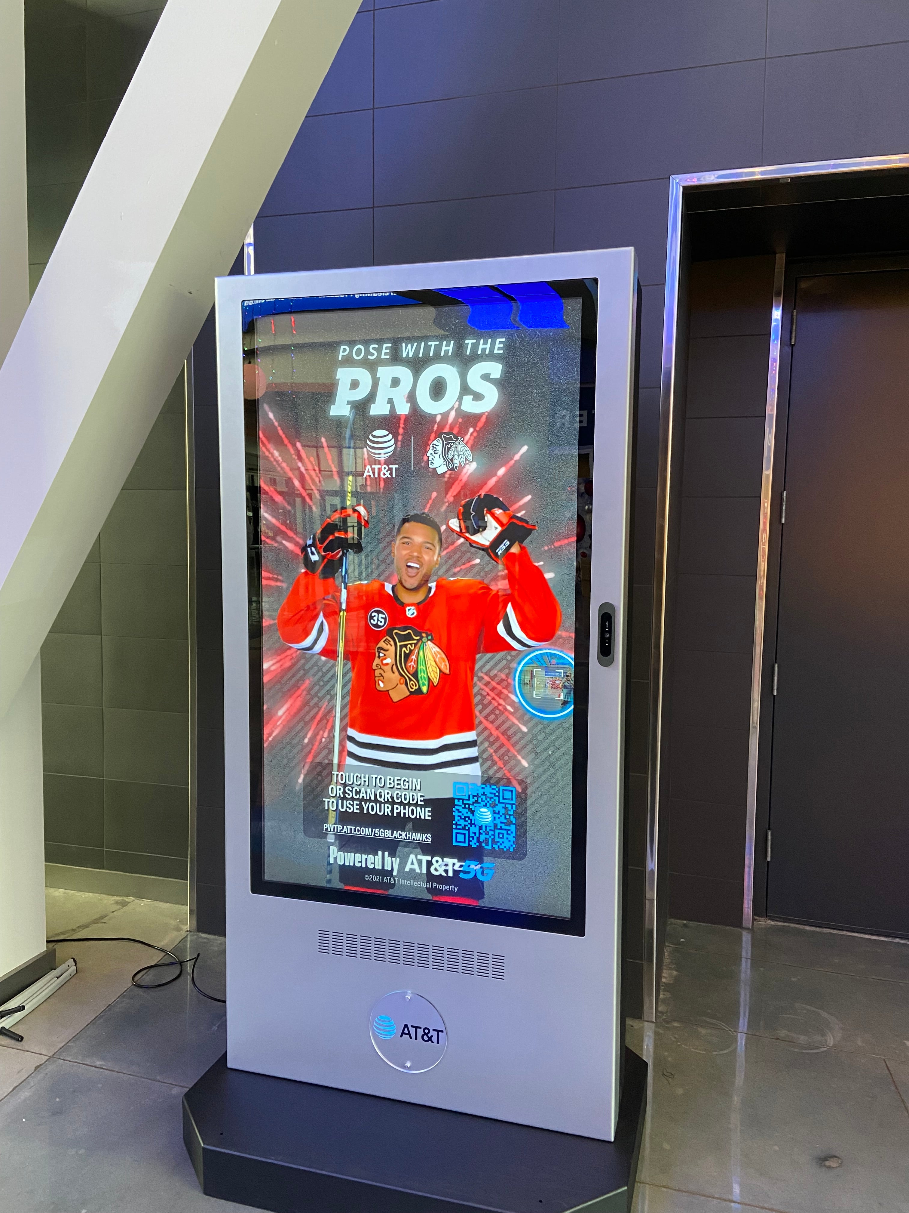 ATT United Center 65 Inch Custom Pose with the Pros