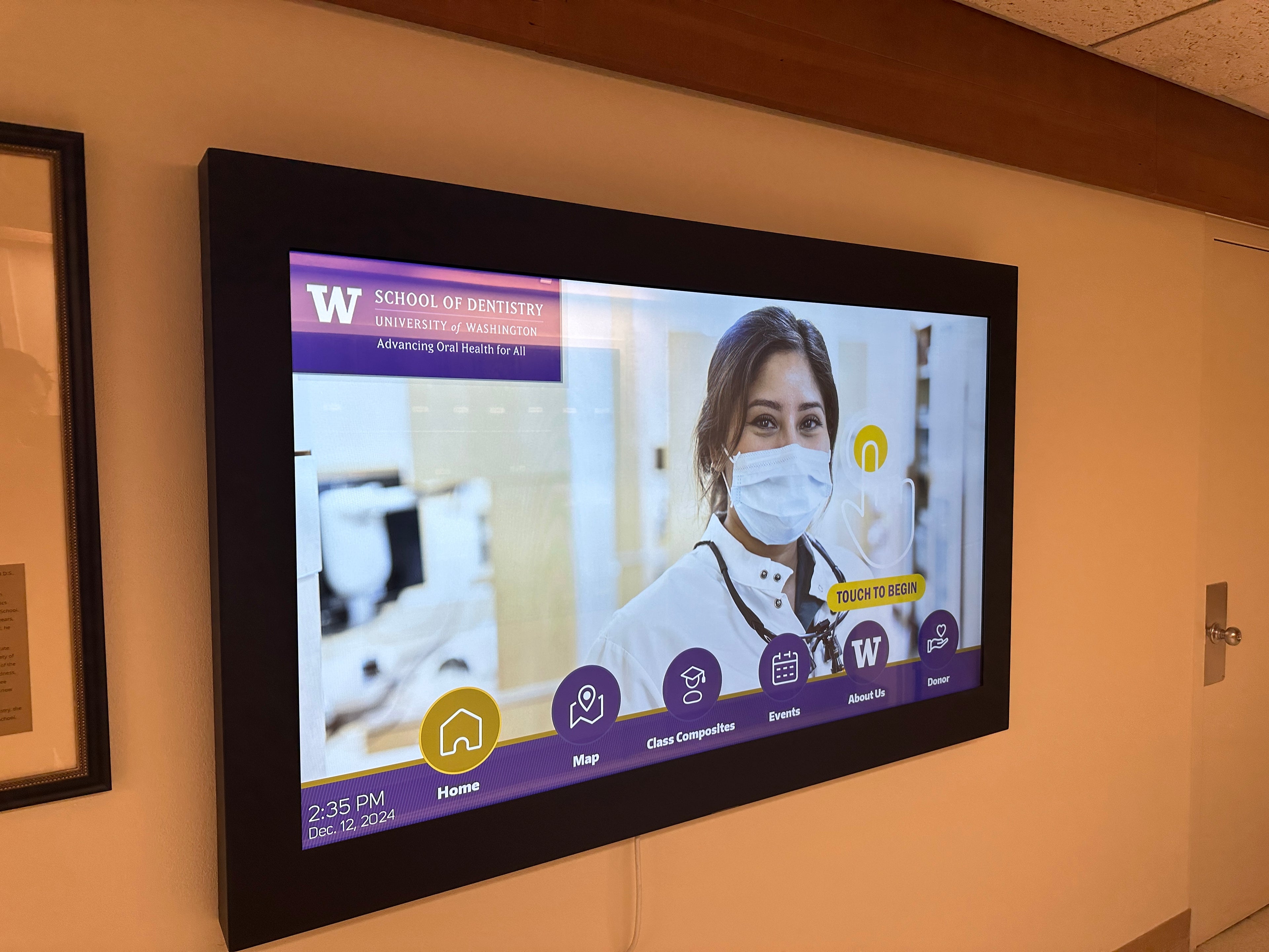 UW 65 Inch Acadia Wall Kiosk Wayfinding With Application